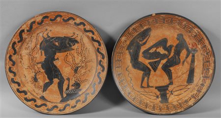 Coppia di piatti in terraglia, imitazione 