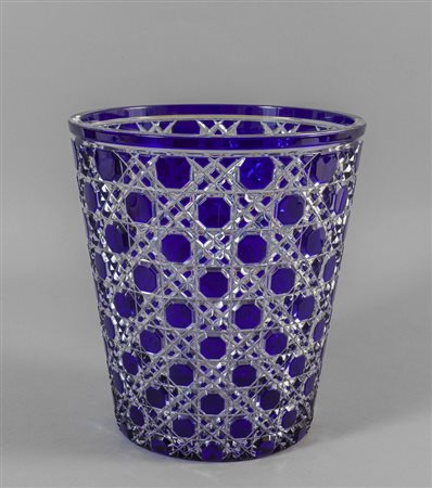 Vaso in cristallo molato f.to nella base 