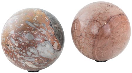 Due antiche sfere in marmi diversi - in marmo portasanta - diametro cm 19 e...