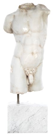 Torso virile in marmo bianco, XX secolo - su base squadrata - altezza cm 97