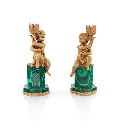 Coppia di piccoli candelieri in bronzo dorato, Russia, XIX secolo - in forma...