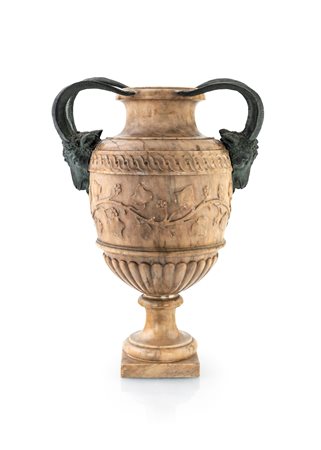Grande vaso neoclassico in marmo giallo antico, fine XVIII/inizio XIX secolo...