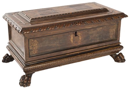 Modello di cassone in noce, XIX secolo - in forma di sarcofago di gusto...