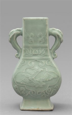Vaso in porcellana Celadon con manici, base 