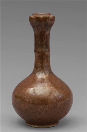 Vaso a collo lungo in porcellana sangue di bue, 