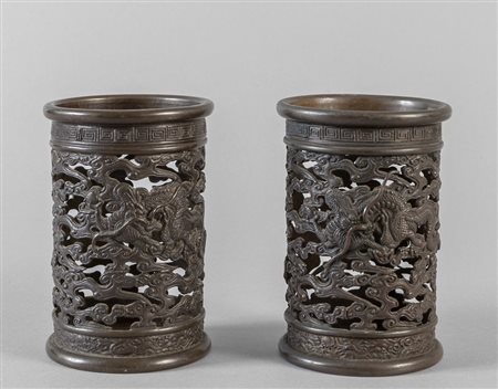 Coppia di portapennelli in bronzo di forma 