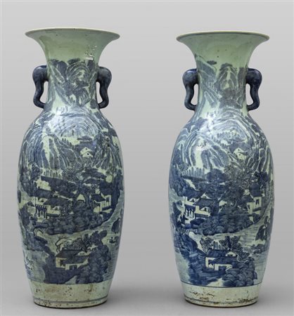 Coppia di vasi in porcellana bianca e blu 