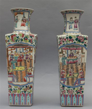 Coppia di grandi vasi in porcellana decorati in 