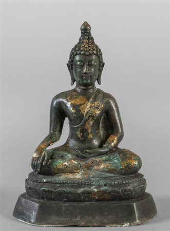 Buddha in bronzo con tracce di doratura, 