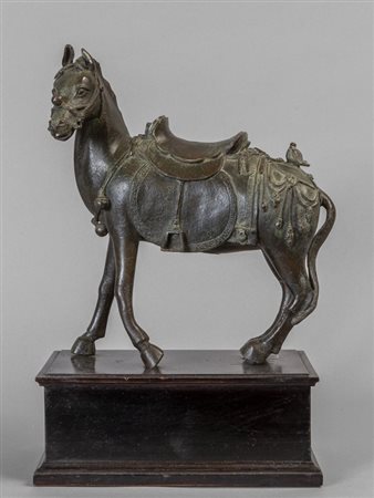 Cavallo, scultura in bronzo a patina scura, 