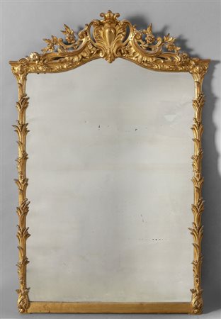 Specchiera in legno dorato e pastiglia decorata a 