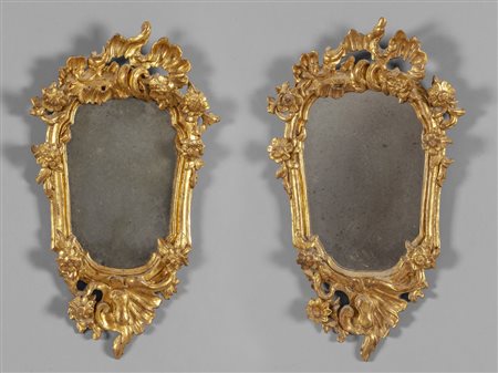 Coppia di apliques Luigi XV in legno finemente 