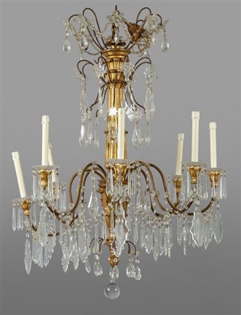 Lampadario con fusto in legno dorato a otto 