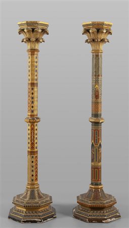 Coppia di colonne neogotiche in legno laccato, 