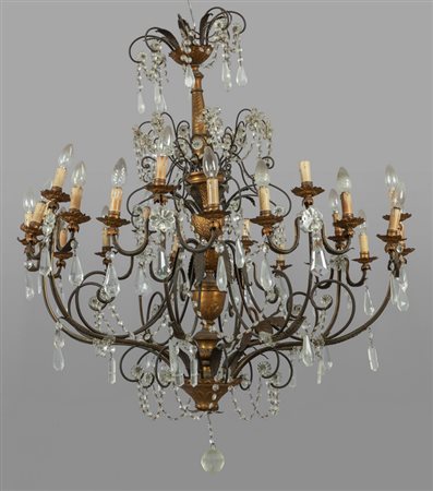 Lampadario in metallo dorato a 24 luci, sec. 