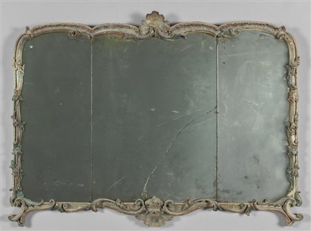 Caminiera in legno intagliato e laccato, 