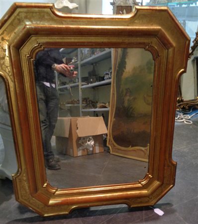 Specchiera a vassoio in legno intagliato e 