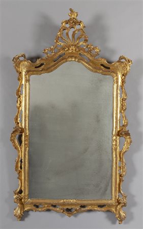 Specchiera in stile Luigi XV in legno finemente 