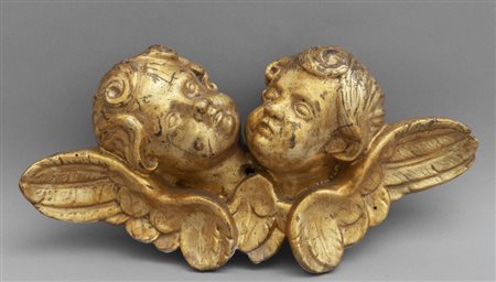 Due angioletti, gruppo in legno intagliato e 