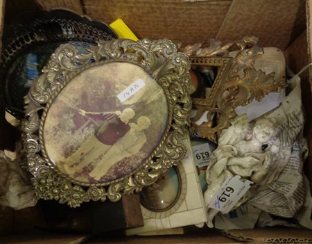 Scatola magica di vari oggetti in materiali 