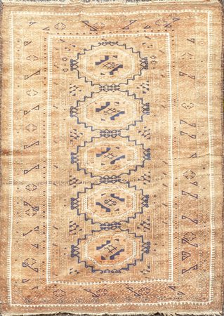 Tappeto caucasico a fondo marrone 