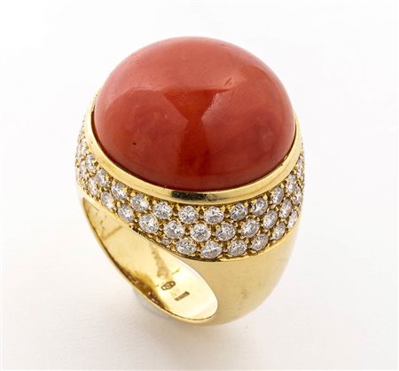 Anello con corallo cerasuolo e diamanti