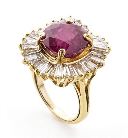 Anello con rubino e diamanti 