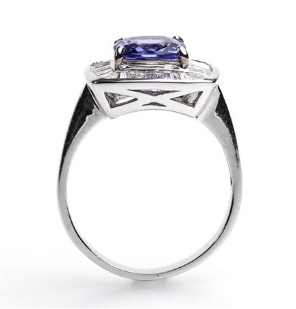 Anello con tanzanite e diamanti 