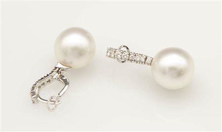 Orecchini pendenti con perle e diamanti 