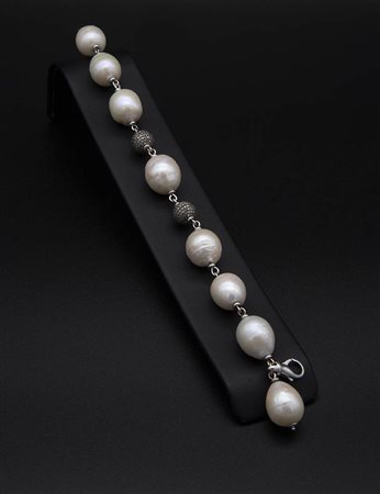 Bracciale con perle e diamanti 