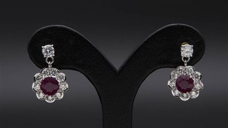 Orecchini pendenti con rubini e diamanti 
