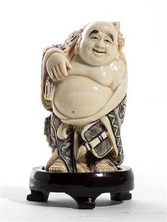 Scultura giapponese in avorio raffigurante Buddha - Meiji / Taishō, inizio XX secolo