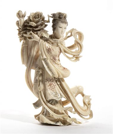 Scultura cinese in avorio raffigurante He Xiangu - dinastia Qing, fine XIX secolo