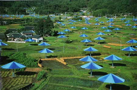 CHRISTO (n. 1935) The umbrellas, 1991. Poster. Cm 64x95. Dettagli dell'opera...