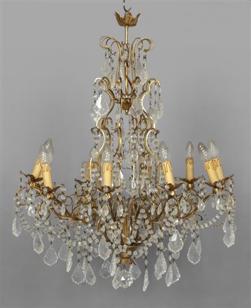 Lampadario in bronzo dorato e cristalli a dieci 
