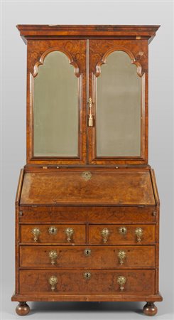 Trumeau lastronato in radica, parte superiore con 