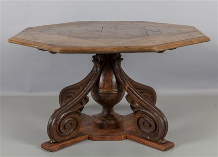 Grande tavolo di forma ottagonale in rovere, 