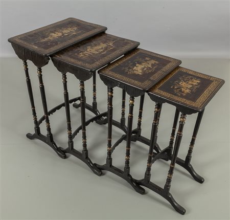 Tavolino a nido composto da quattro elementi in 