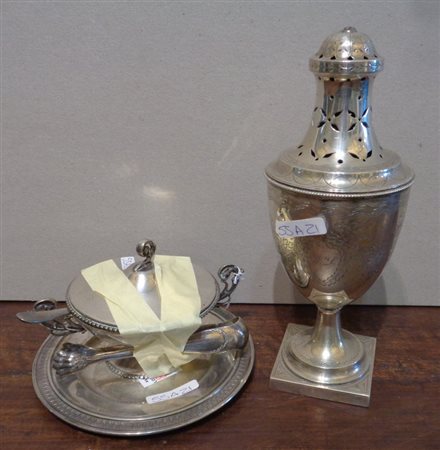 Spargizucchero, pinzette e piccola zuccheriera 