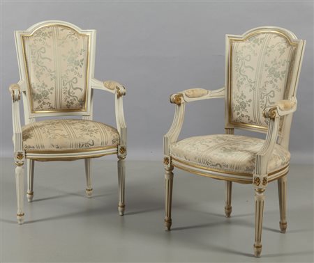 Coppia di poltrone in stile Luigi XVI con 