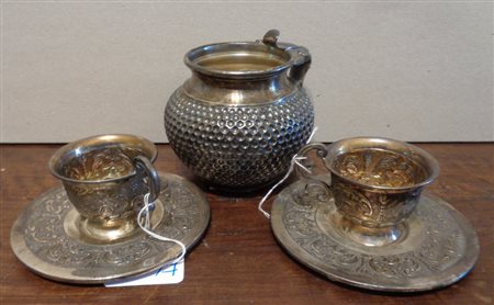 OGGETTISTICA (-) <br>Vasetto in argento e sei 