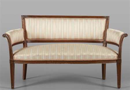 Divanetto Direttorio in noce, inizi 