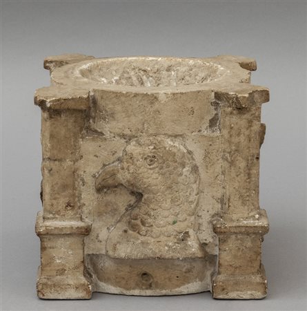 Antico capitello in pietra <br>h.cm.18