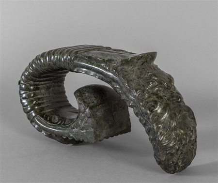 Manico di vaso in marmo verde, sec.XIX<br>cm. 