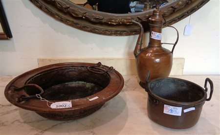 Catino in rame (diam.cm.42), brocca in rame 