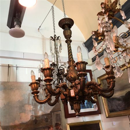 Lampadario in stile Luigi XIV a otto luci in 