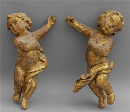 Coppia di angioletti in legno intagliato e 