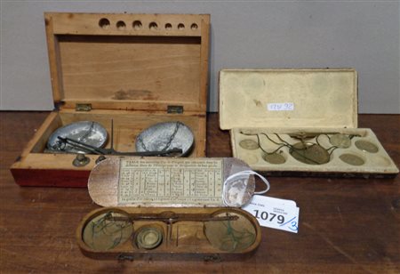 Tre pesamonete di forme diverse