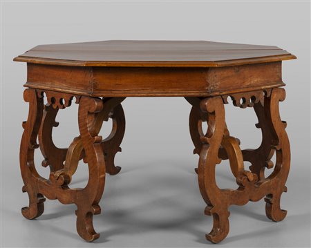 Coppia di mezzi tavoli Luigi XIV in noce, 