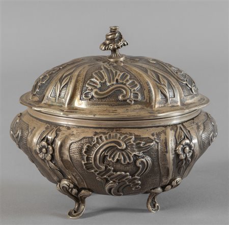 Zuccheriera in argento in stile Luigi 